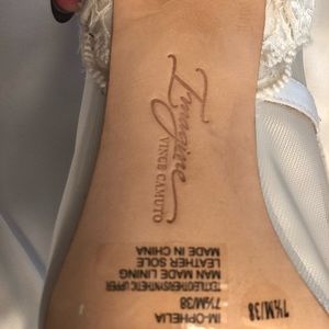 Vince Camuto Victoria Pumps in ivory